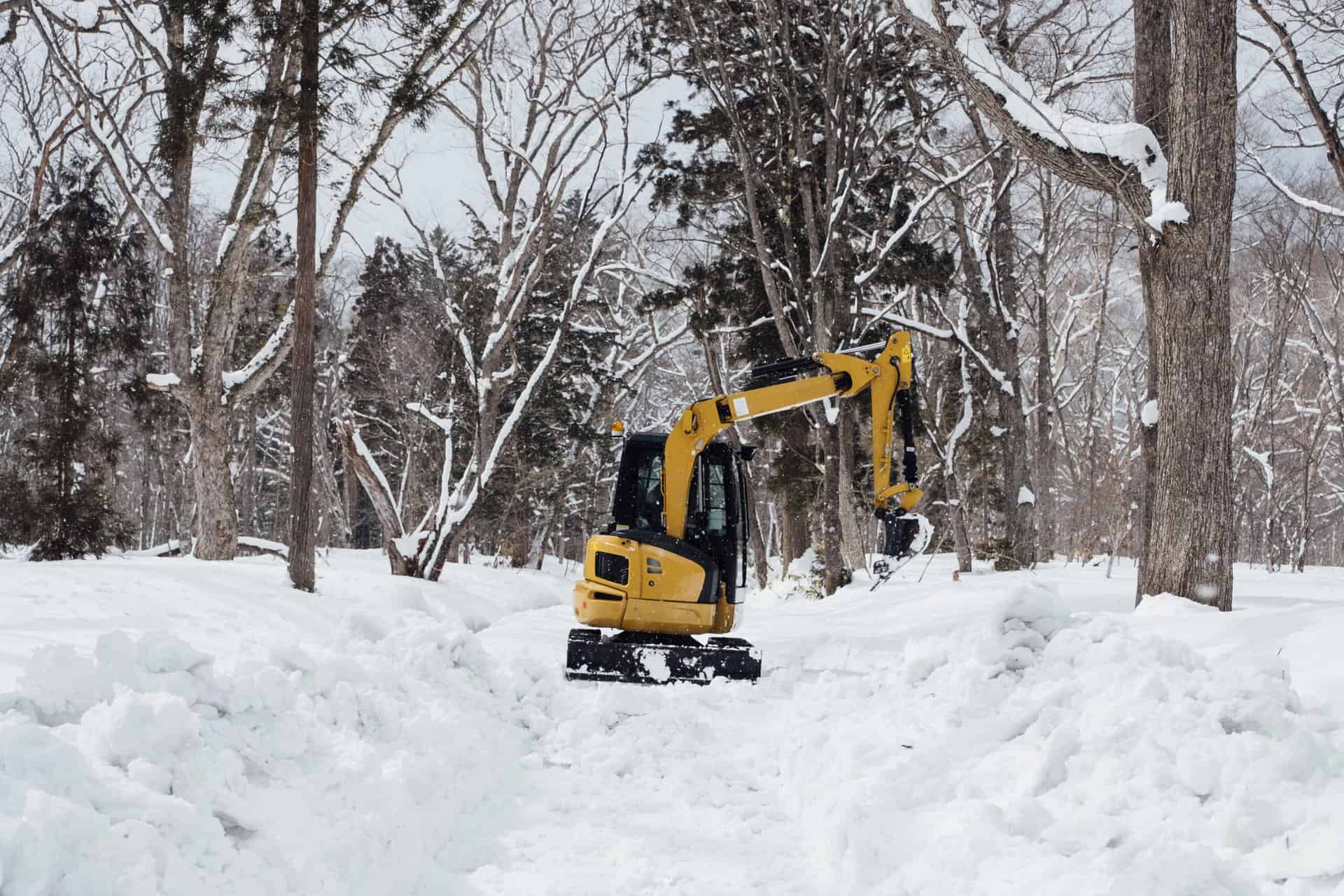 pelleteuse dans neige togakushi sanctuaire japon